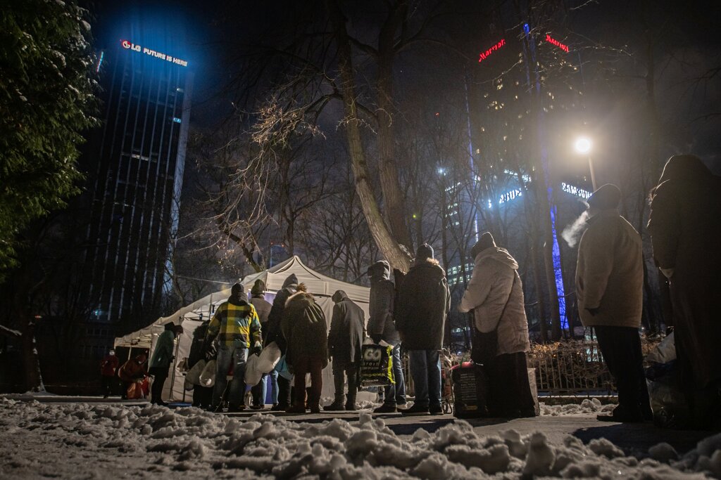 Warszawa: w mroźne dni potrzeba więcej solidarności