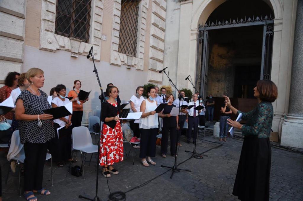 Palavras e imagens da liturgia para a festa de Sant'Egidio: a homilia do Cardeal Matteo Zuppi, a saudação de Marco Impagliazzo