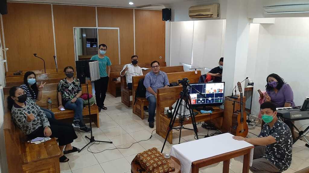 MENJADI MURID YANG SETIA TINGGAL DI BAWAH SALIB