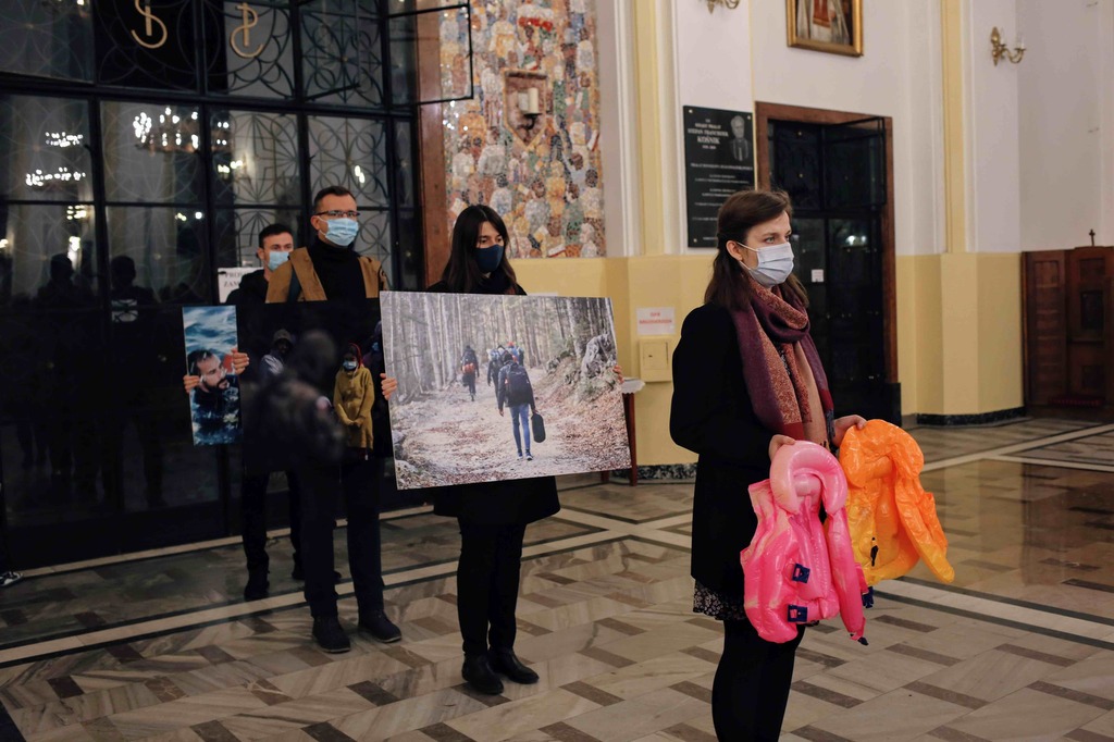 Kard. Nycz: Między obroną granic a pomocą humanitarną nie musi być sprzeczności