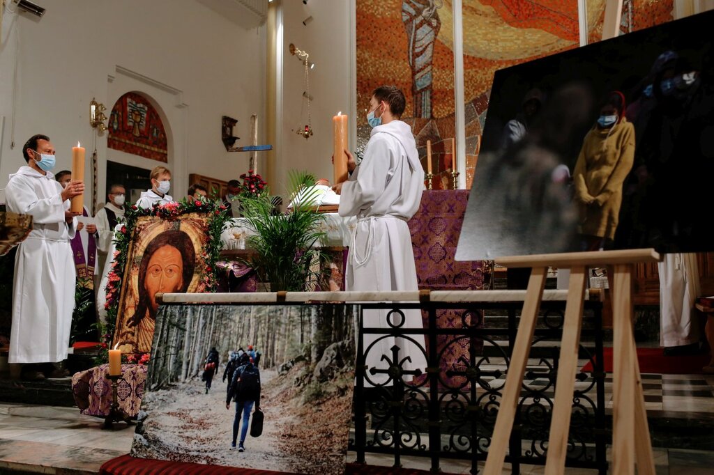 Kard. Nycz: Między obroną granic a pomocą humanitarną nie musi być sprzeczności