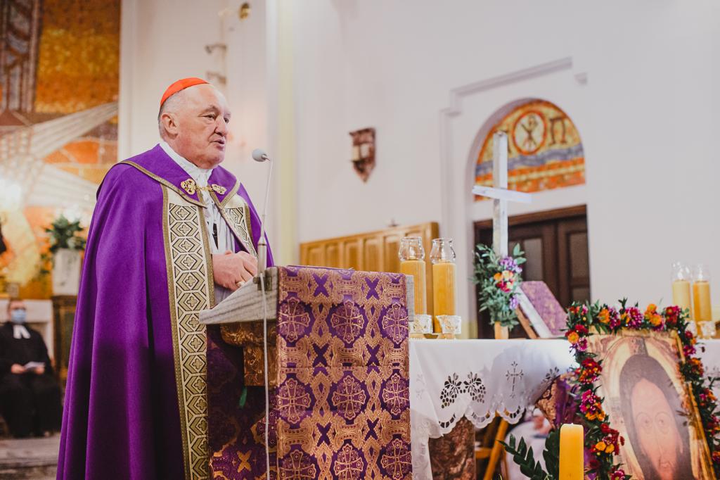 Przy krzyżu z Lesbos. Kard. Nycz przewodniczył modlitwie za uchodźców „Umrzeć z nadziei”