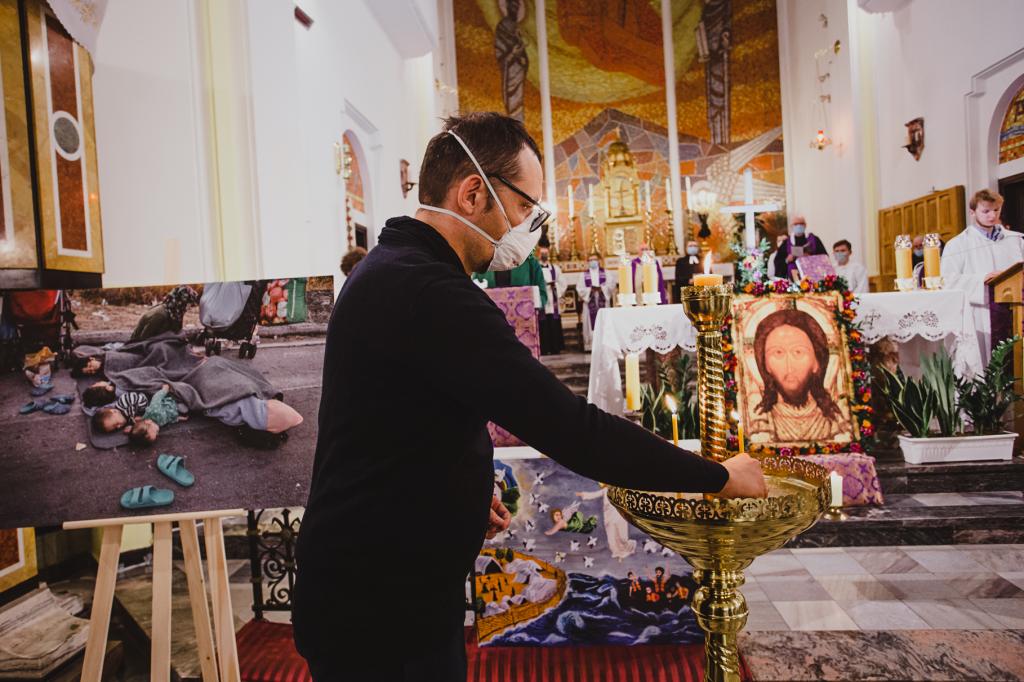 Przy krzyżu z Lesbos. Kard. Nycz przewodniczył modlitwie za uchodźców „Umrzeć z nadziei”