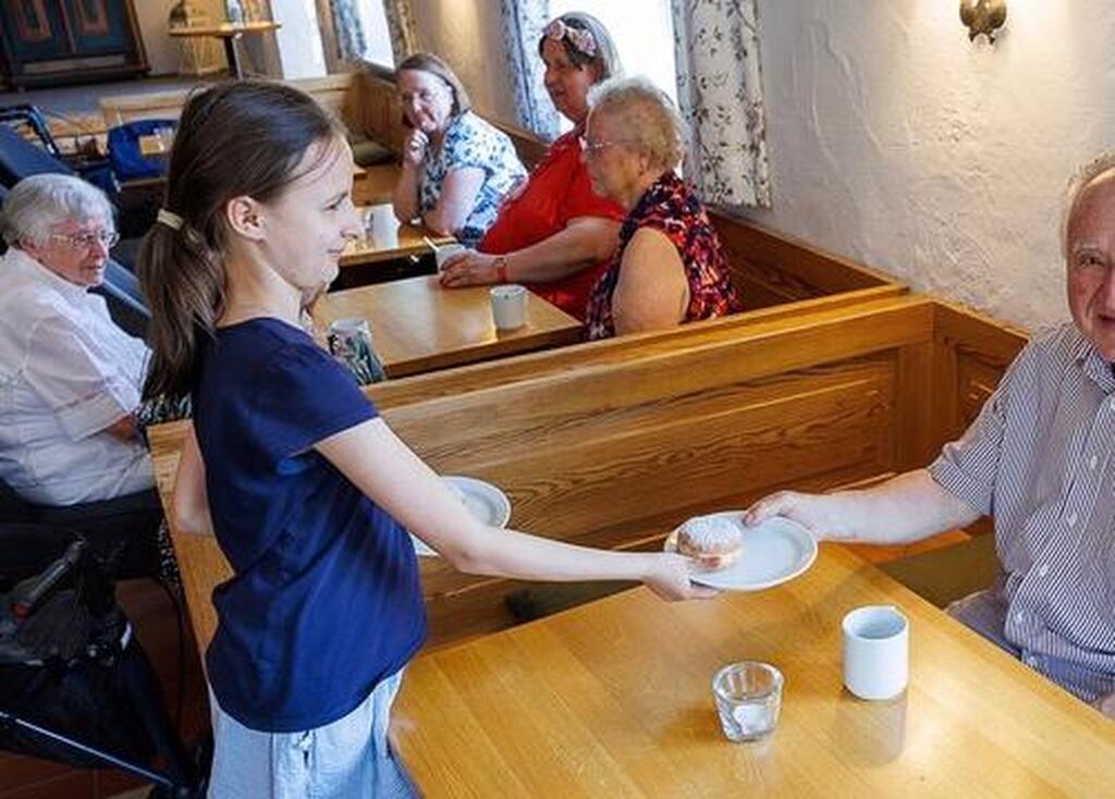 Sommerfreizeiten mit älteren Menschen, Menschen mit Behinderung und Geflüchteten in verschiedenen Städten Deutschlands und Österreichs: die Einsamkeit durch die Freundschaft überwinden