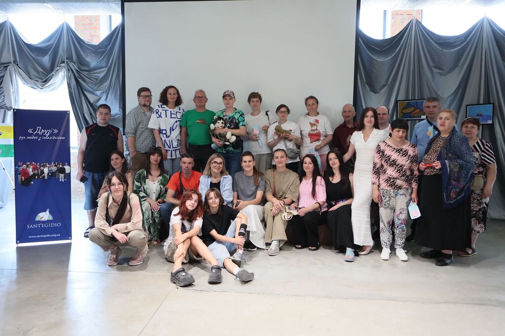 La tragedia della guerra vista con gli occhi delle persone con disabilità: a Ivano-Frankivsk, in Ucraina, una mostra delle opere de 