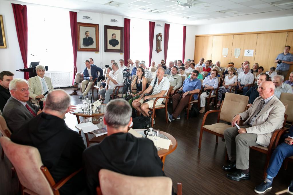 Il cristianesimo al tempo di papa Francesco: all'Accademia delle Scienze d'Ungheria presentazione del volume a cura di Andrea Riccardi