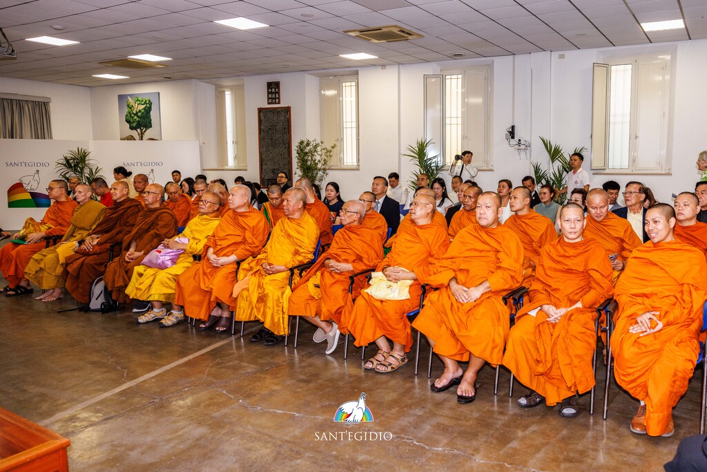 A delegation of Buddhist monks from Thailand visiting Sant'Egidio in the name of peace