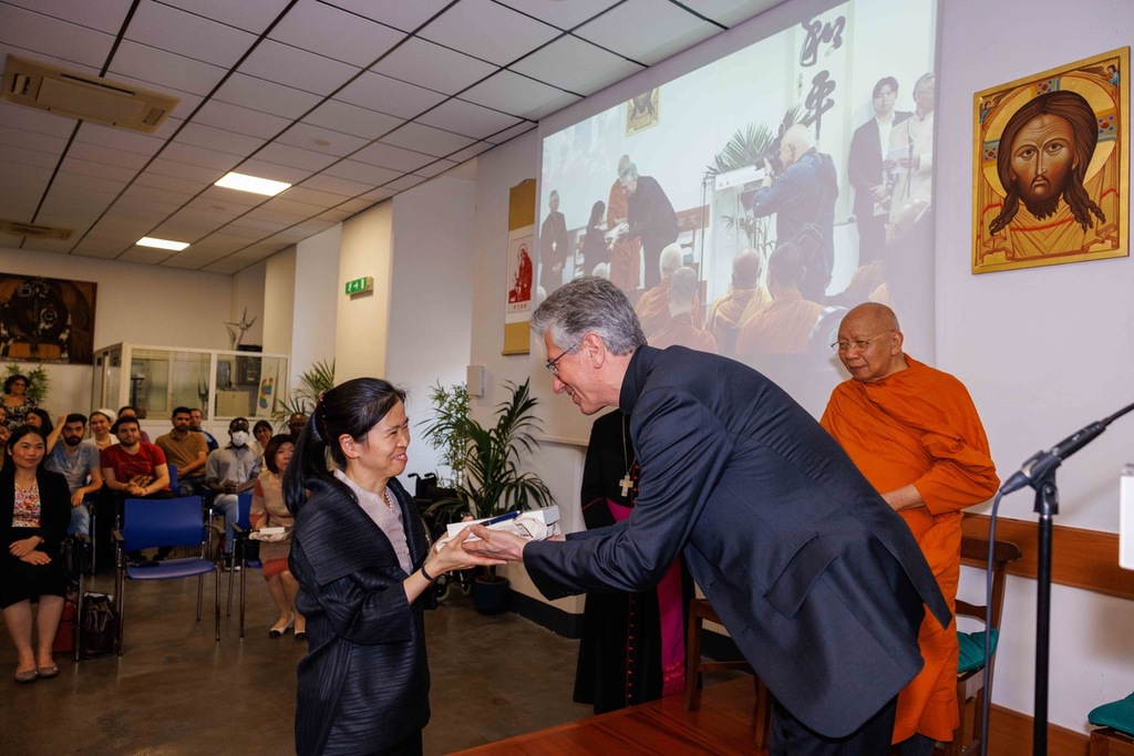 A delegation of Buddhist monks from Thailand visiting Sant'Egidio in the name of peace