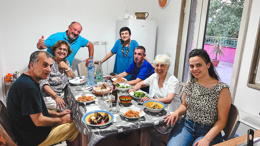 Le premier « Apartamentet e Mbështetura » ouvre ses portes à Tirana : un habitat partagé « thérapeutique » pour permettre aux personnes souffrant de troubles psychiques de vivre de manière autonome
