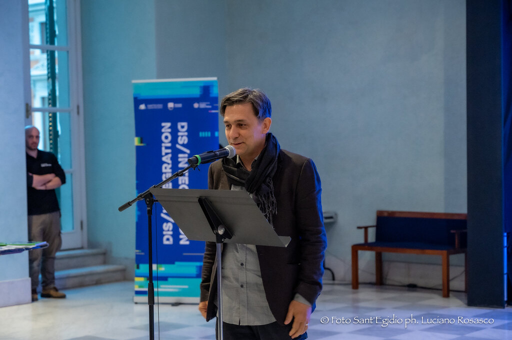 La mostra DIS/INTEGRATION, dei Laboratori d'Arte di Sant'Egidio, fa tappa a Genova, nella prestigiosa cornice dello storico teatro Carlo Felice