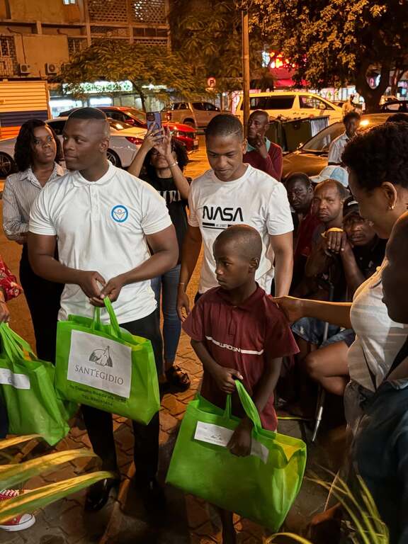 Faz frio nas ruas! E' inverno nell'emisfero sud del nostro pianeta. In Mozambico Sant'Egidio lancia una campagna di solidarietà per aiutare chi vive per strada