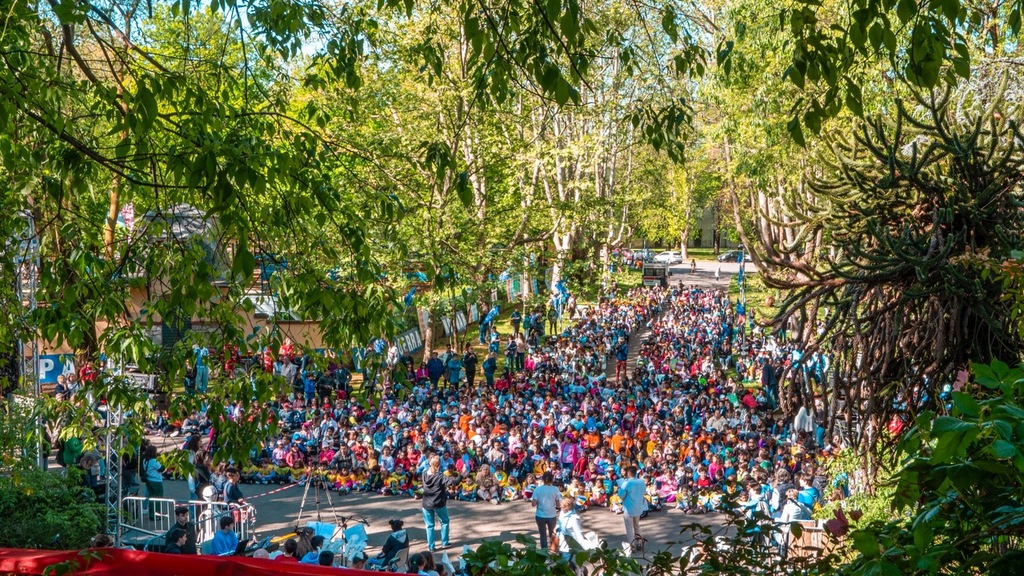 A Novara, Il messaggio di 2 mila bambini: 