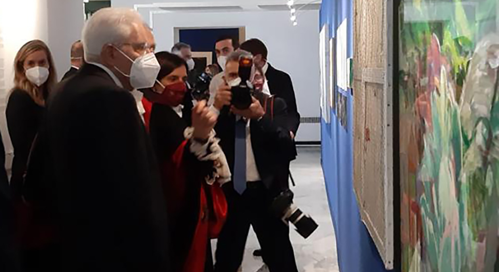 Präsident Matarella besucht die Ausstellung der Kunstwerkstatt der Gemeinschaft Sant'Egidio an der Universität La Sapienza in Rom