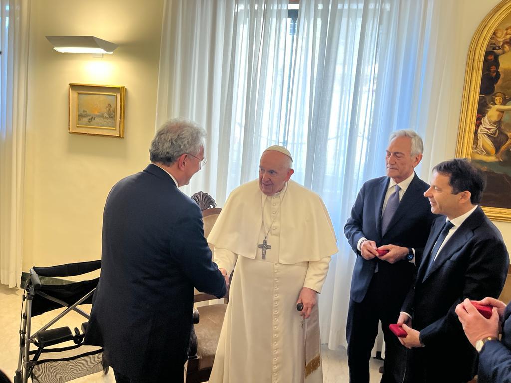 Specjalny prezent od ukraińskich dzieci dla papieża Franciszka