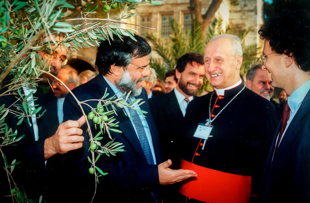 Sant’Egidio ha appreso con dolore la notizia della morte del card. Roger Etchegaray. Scompare un testimone appassionato del dialogo e della pace