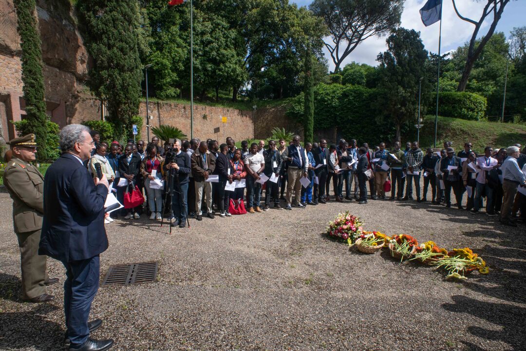 Alle Fosse Ardeatine per ricordare tutte le vittime delle guerre
