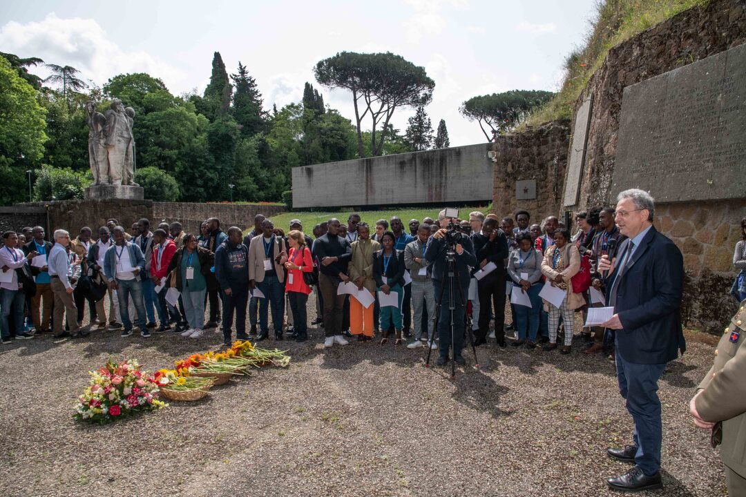 Alle Fosse Ardeatine per ricordare tutte le vittime delle guerre