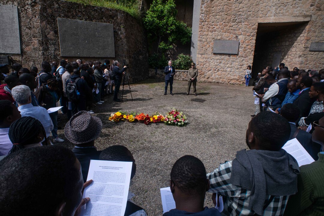 Alle Fosse Ardeatine per ricordare tutte le vittime delle guerre