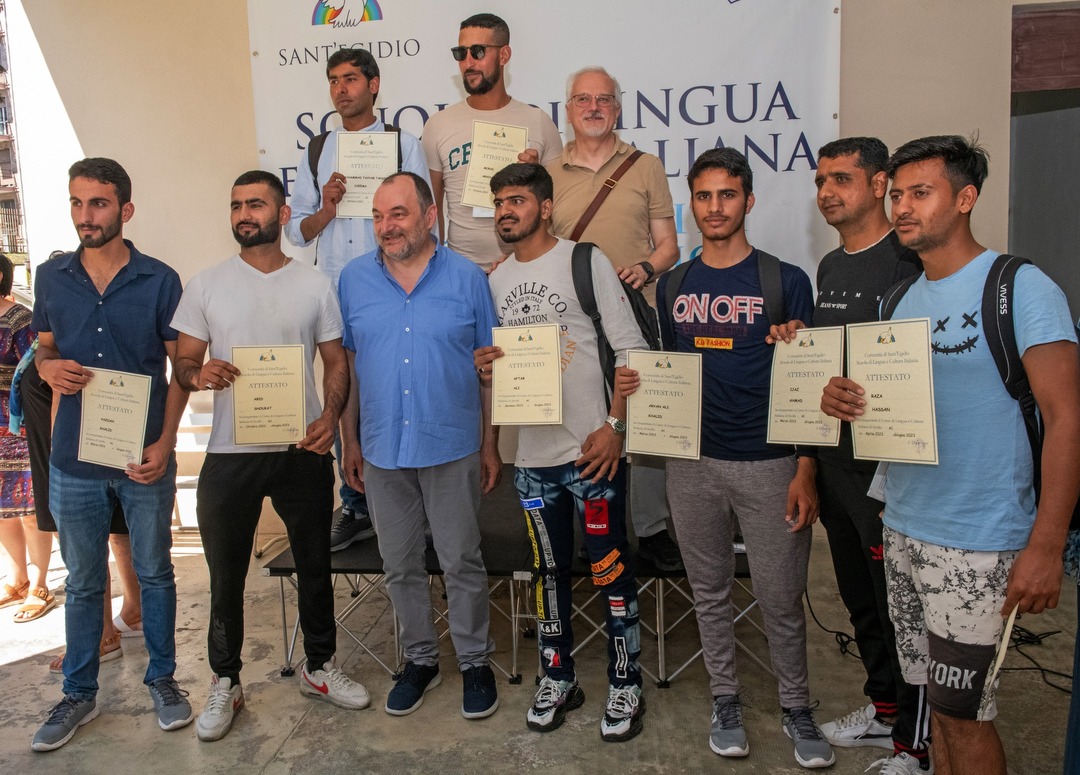 Novara: La consegna dei diplomi della scuola di lingua e cultura italiana di Sant'Egidio