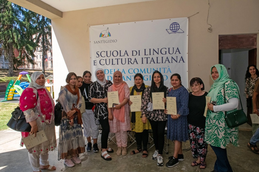 Novara: La consegna dei diplomi della scuola di lingua e cultura italiana di Sant'Egidio